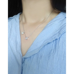 Minimalist S925 silver necklace with square cubic zirconia and white pearl pendant on model