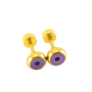 Vue détaillée de boucles d'oreilles en or 18k avec motif œil grec violet et fermoir disque