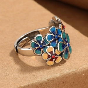Anillo de plata ajustable con flores de esmalte azul en un estilo étnico vintage retro