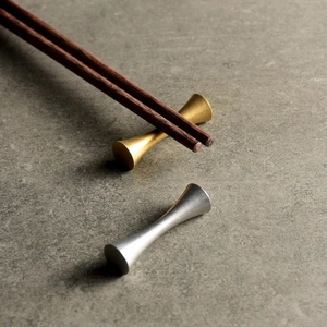 304 Stainless Steel Chopstick Rest Creative Hourglass Shaped Spoon Holder For Dining Table Restaurant Hotel Vintage Metal Tableware