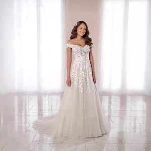 Elegant off-shoulder ivory wedding dress with leaf lace embroidery and tulle A-line train