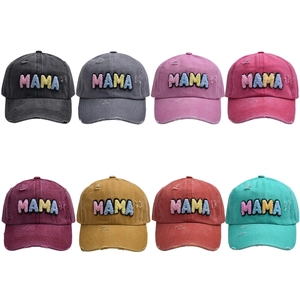 Ensemble de huit casquettes en coton délavé avec broderie MAMA et visières effet vieilli