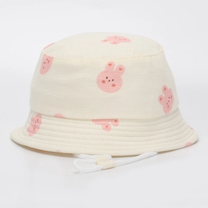 Détail du chapeau de soleil en coton pour enfant avec motifs lapins et cordon