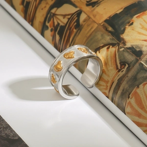 Bague ouverte réglable en acier inoxydable argenté avec un motif de relief de cheval doré