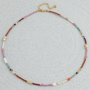 Collier bohème perles colorées avec perles de nacre et fermoir mousqueton doré