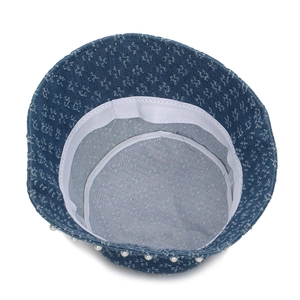 Bob en jean bleu pour femme avec motif en losange et bordure en perles, vue intérieure