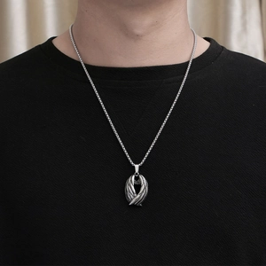 Collier avec pendentif aile d'ange en acier argenté pour homme avec chaîne box