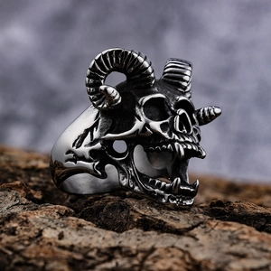 Gothic ram skull ring in silver stainless steel with horn detail on wood bark