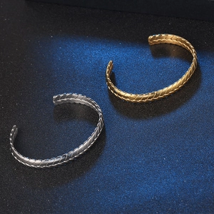 Brazaletes abiertos minimalistas con patrón de espiga en oro y plata para parejas
