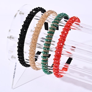Lot de quatre serre-têtes en perles de cristal noir, champagne, vert émeraude et rouge