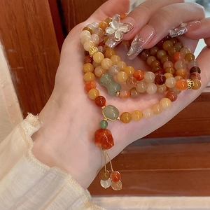 Mehrreihiges Achatperlen-Armband im China-Stil mit Schmetterlingsanhänger und Quaste