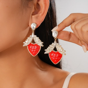 Vintage Red Heart Resin Dangle Earrings With Wing Rhinestones And Silver Earring Post For Women Luxury Style