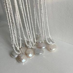 Detailed view of Baroque coin pearl necklaces with shimmering silver chain highlights