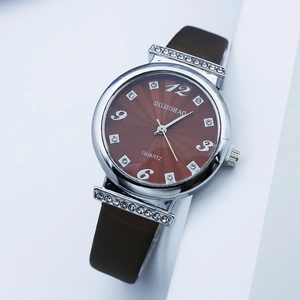 Women's quartz watch with brown leather strap and rhinestone bezel decorations