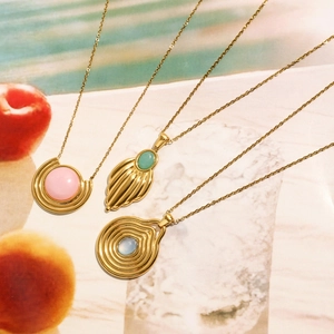 Colliers vintage en acier inoxydable plaqué or 18K avec pendentifs en résine colorée