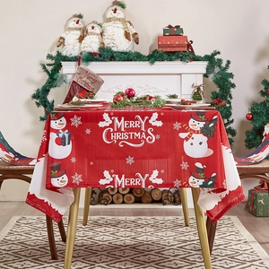 Kerstmis rood rechthoekig tafelkleed met sneeuwpop motief en Merry Christmas tekst decoratie