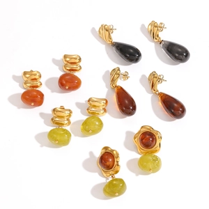 Retro teardrop resin earrings in amber and green with gold-plated stainless steel base