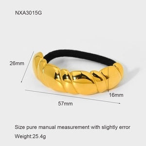 Detail of twisted croissant hair tie with gold metal texture and size dimensions