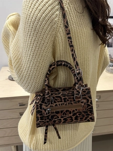 Borsa a tracolla leopardata alla moda con nappe e tracolla regolabile per donna