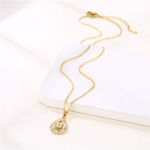 Collana con pendente a goccia in oro 18 carats e fiori con micro-zirconi incastonati