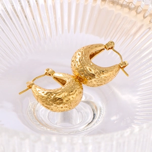 Chunky U Shape Hoop Earrings 18K Gold Plated Stainless Steel Hammered Texture Minimalist Geometric Jewelry For Women
