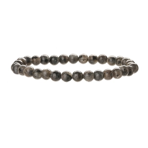 Détail de perles en pierre naturelle grise de 6 mm avec textures minérales mouchetées