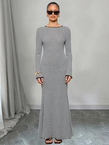 Robe rayée ajustée en maille pour femmes avec ourlet élégant en queue de sirène