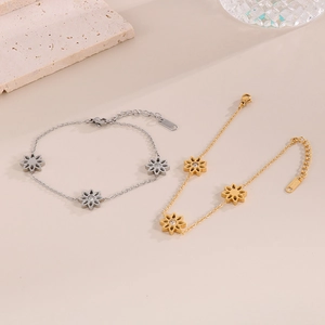 Daisy flower pendant bracelets in gold and silver finish with lobster clasp and crystals