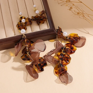 Vintage tortoiseshell acrylic petal earrings with brown chiffon bow and white pearls