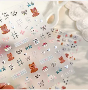 Détail macro des stickers ongles M-1178 avec motifs de dessins animés ours et lapins