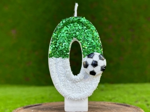 Détail bougie d'anniversaire foot chiffre 0 avec paillettes vertes et texture football