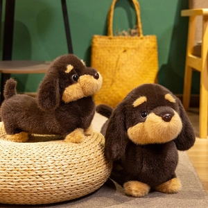 Lot de deux peluches teckel douces marron et beige pour le confort des enfants