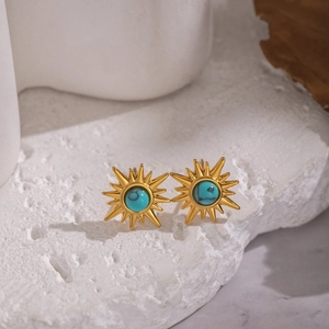 Orecchini a perno vintage a forma di sole dorato con turchese su base in pietra