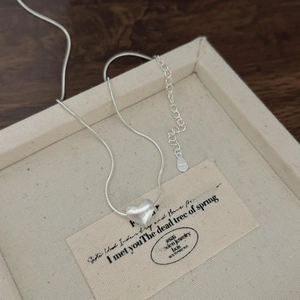 Minimalist S925 sterling silver heart pendant necklace with elegant snake chain design