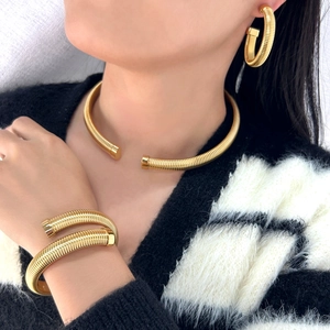 Collier Bracelet Boucles Oreilles En Acier Inoxydable Bijoux Pour Femmes Style Tubogas Spirale Flexible Accessoire Tendance
