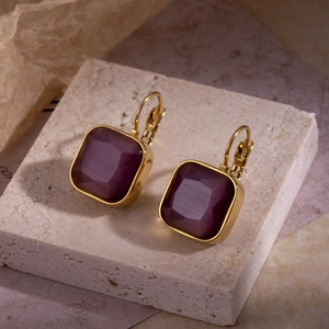 Boucles d'oreilles rétro carrées en pierre œil de chat mauve et acier plaqué or