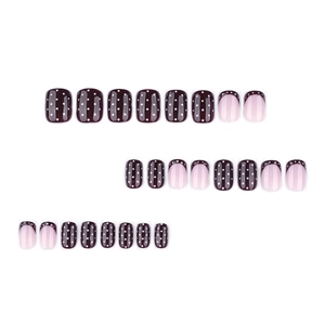 Unghie finte quadrate corte bordeaux con pois bianchi e design French tip elegante