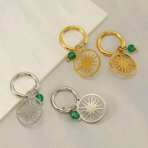 Boucles d'oreilles créoles soleil en acier inoxydable avec perles vertes et or