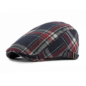 Casquette plate classique à carreaux bleu marine et rouge avec boucle réglable