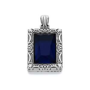 Pendentif vintage avec pierre précieuse bleu foncé et gravure florale en relief