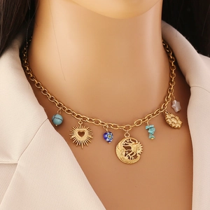 Collier doré en acier inoxydable avec charmes célestes et perles turquoise