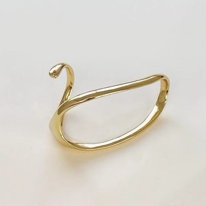 Minimalist 925 silver gold-plated ring with abstract swan design and polished finish