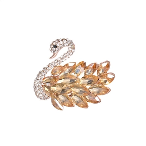 Goldene Schwanenbrosche mit champagnerfarbenen Kristallen und elegantem Hals