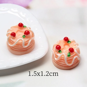 Macro detail of miniature resin cake model with dimensions measuring 1.5x1.2cm
