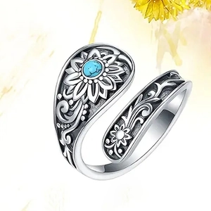 Detailed view of retro floral ring with turquoise center and engraved metal band