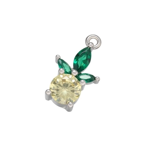Dettaglio del ciondolo a forma di ananas con gemma gialla e foglie marquise verdi