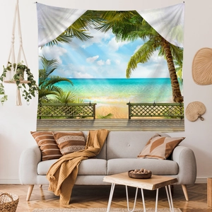 Wandteppich mit tropischem Strandmotiv, Palmen und Meerblick hinter weißem Vorhangrahmen