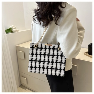 Classic black and white houndstooth wool shoulder bag with elegant gold chain strap