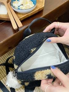 Sac à dos ours en peluche mignon de style coréen en polaire noir et kaki avec espace intérieur