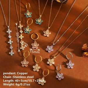 Parure collier et boucles d'oreilles fleur en acier inoxydable et cristaux colorés